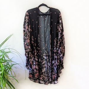 Torrid 3/4X black floral kimono